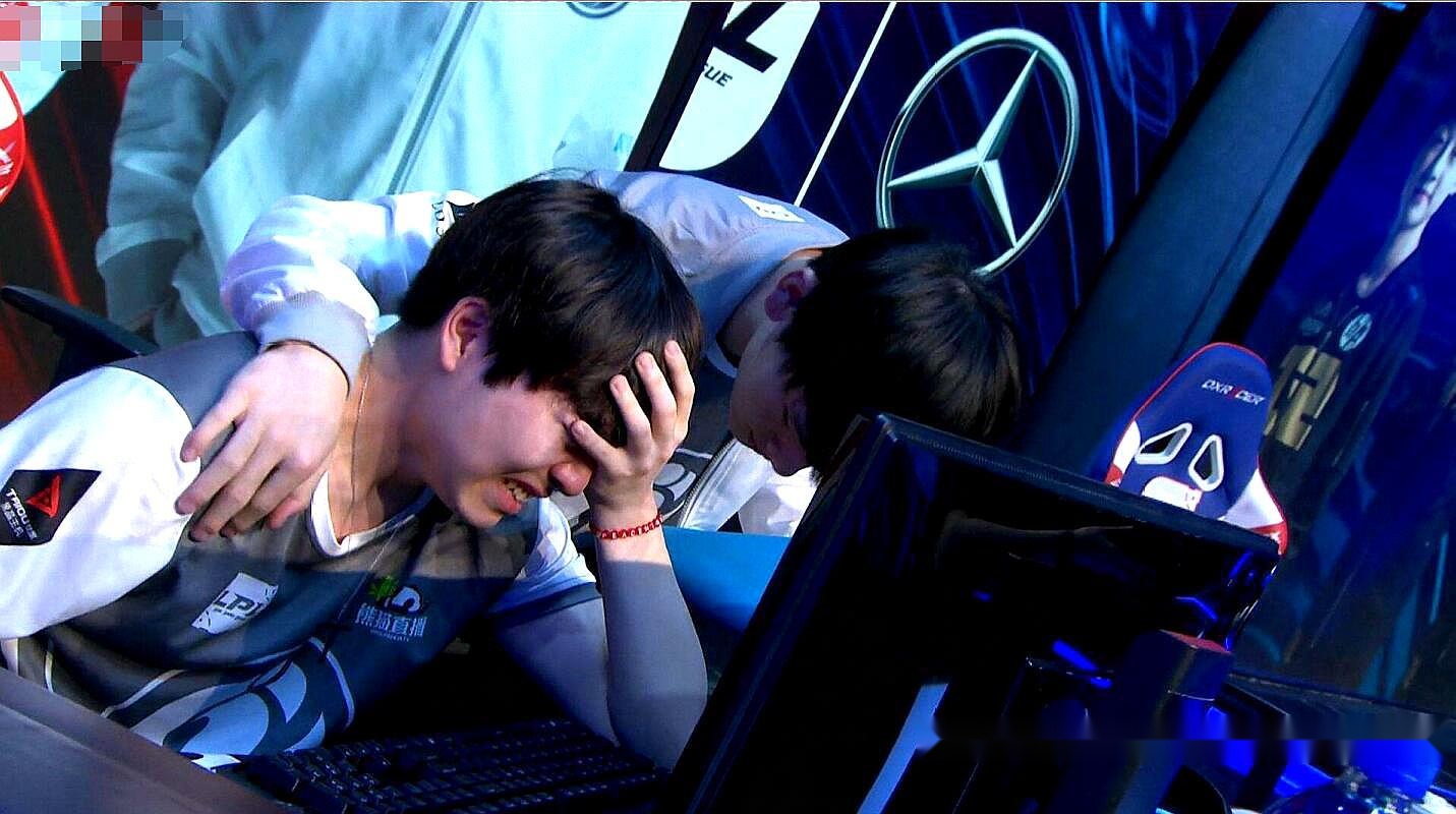 爱游戏-重返赛场引爆全场！，Karsa意外战胜尤文图斯观众掌声雷动(短道速滑世锦赛视频完整版)