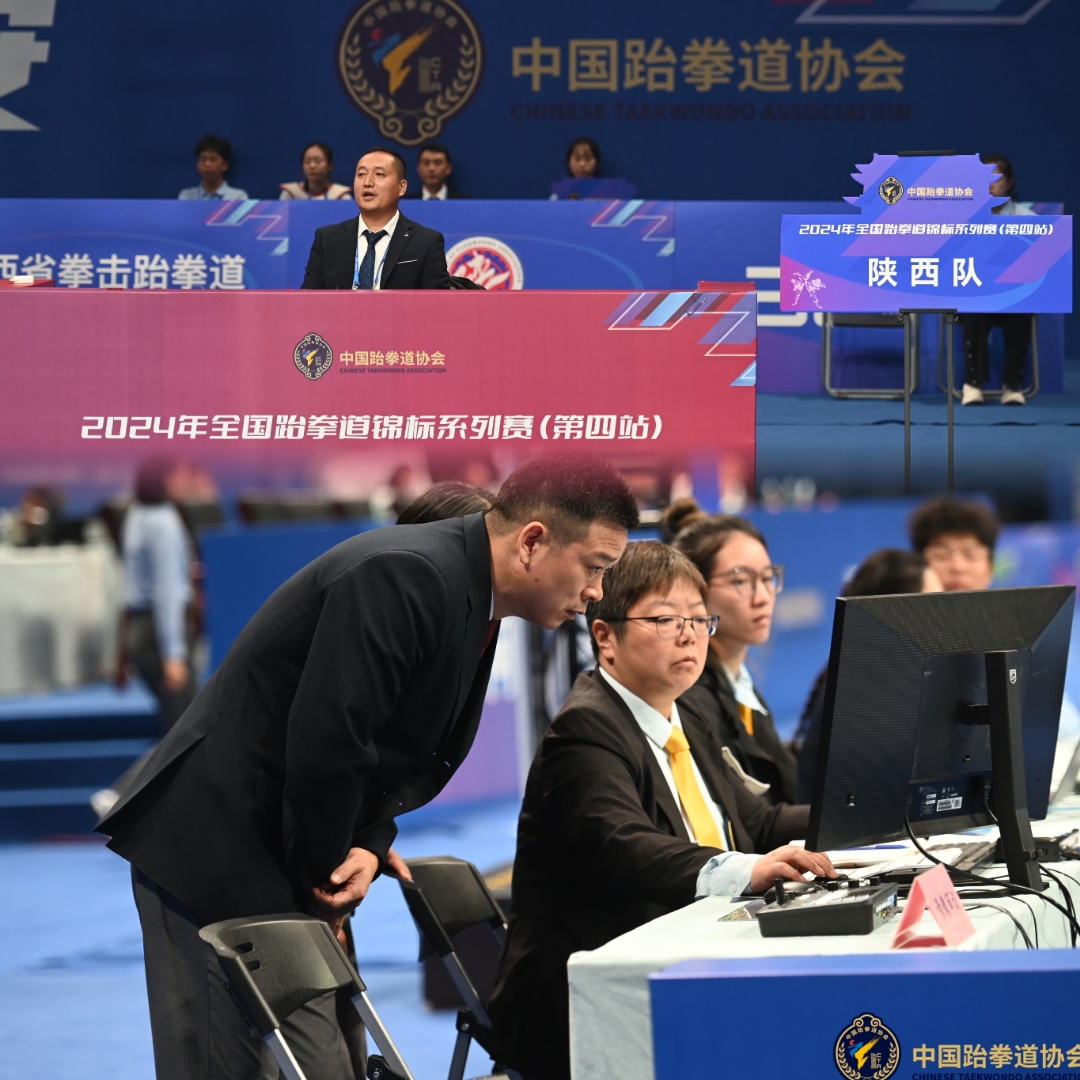 包含跆拳道预选赛上演强强对话，皖南犀牛队绝杀燕赵飞鹰队，多点开花奏效；中场绞杀压制对手的词条