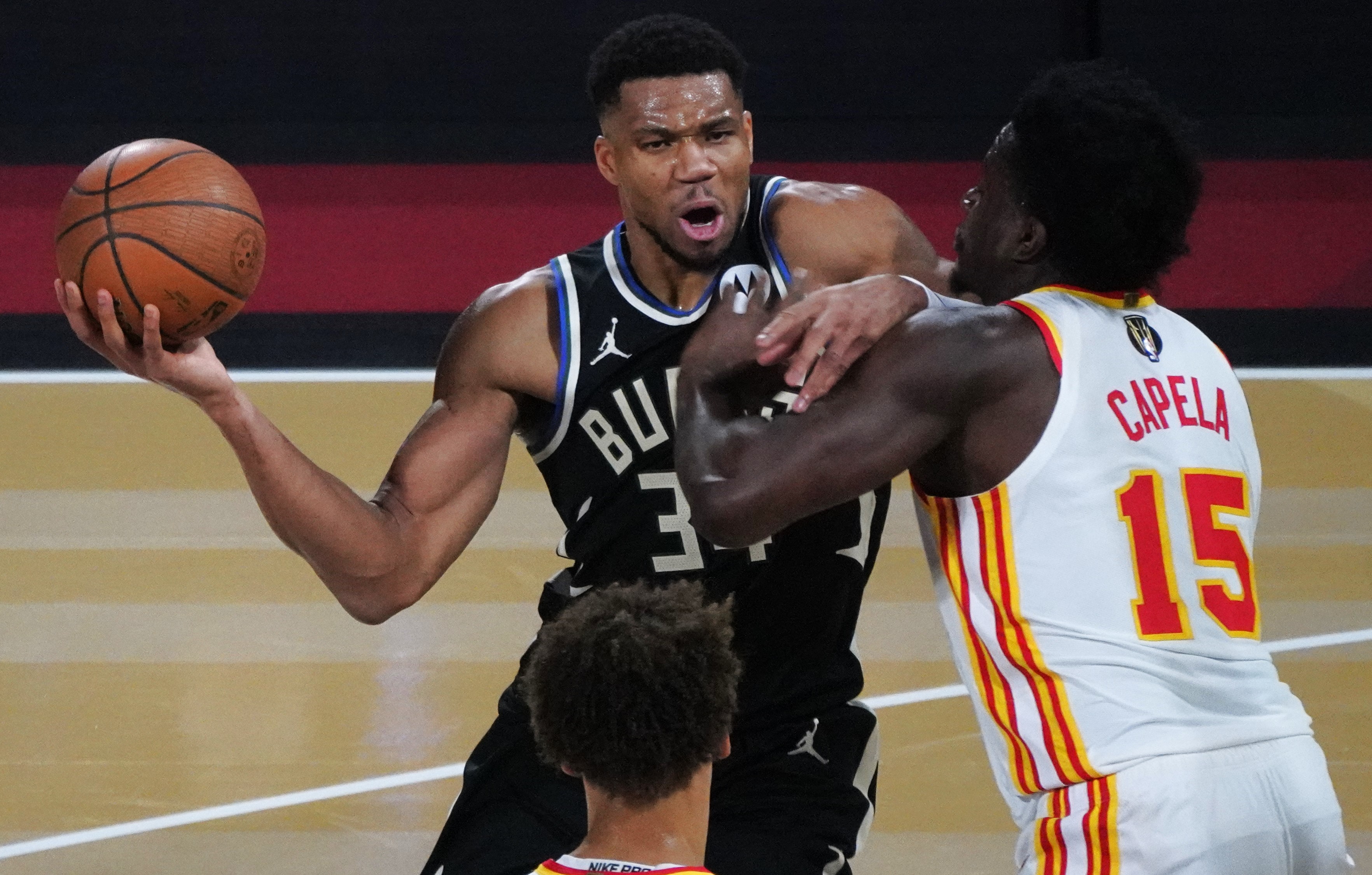 关于雄鹿不断突破！，穆雷连续七场比赛得分超过表现优异全场沸腾不已的信息